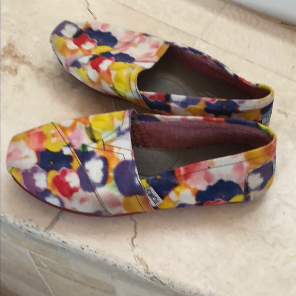 Women’s Toms